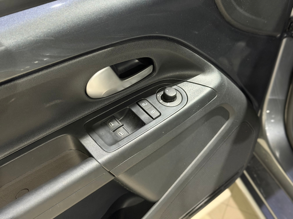 Volkswagen Up! Cinza
