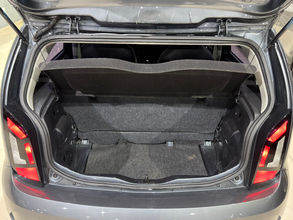 Volkswagen Up! Cinza