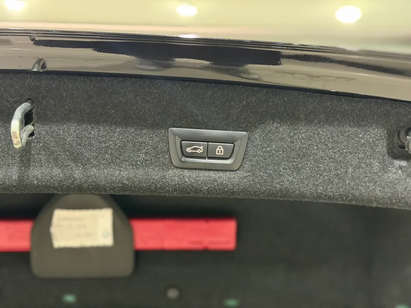 BMW 320i Preto
