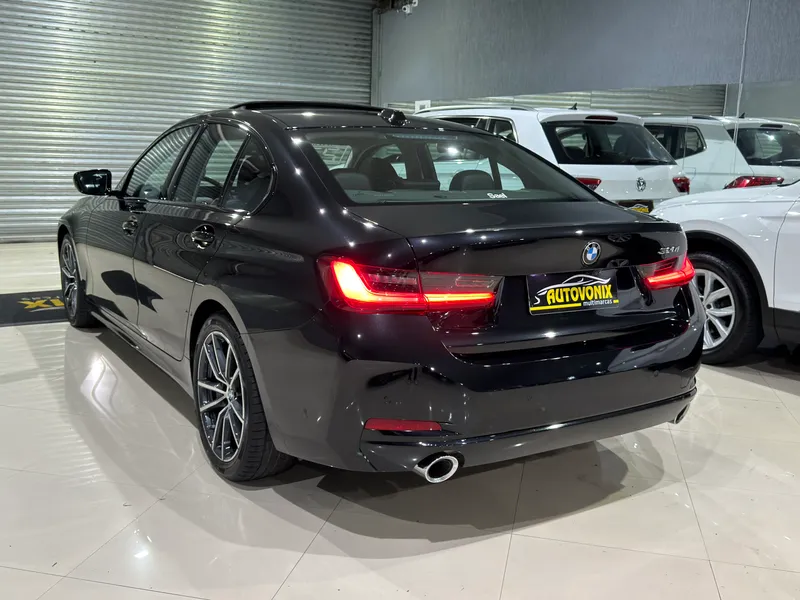 BMW 320i Preto