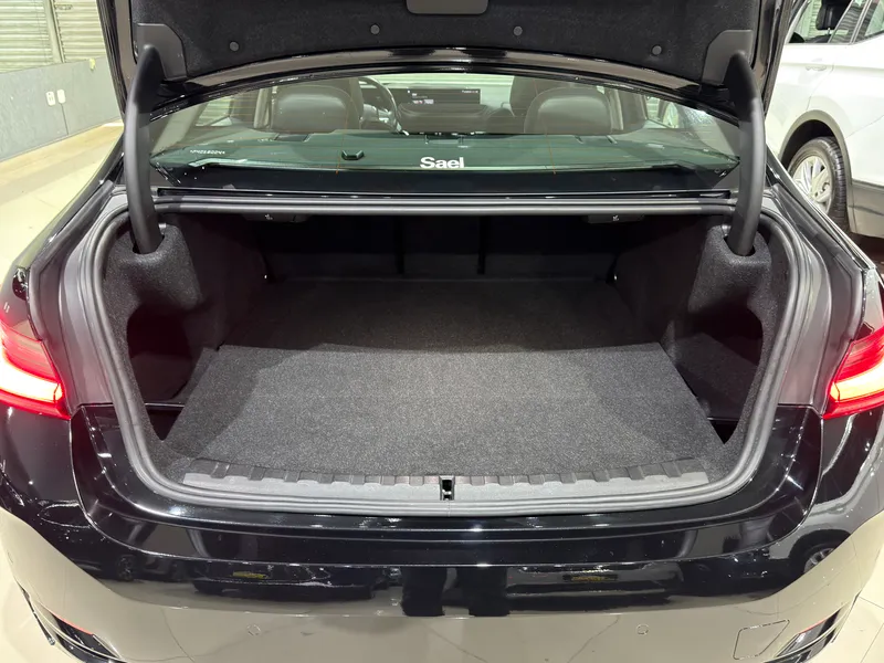 BMW 320i Preto