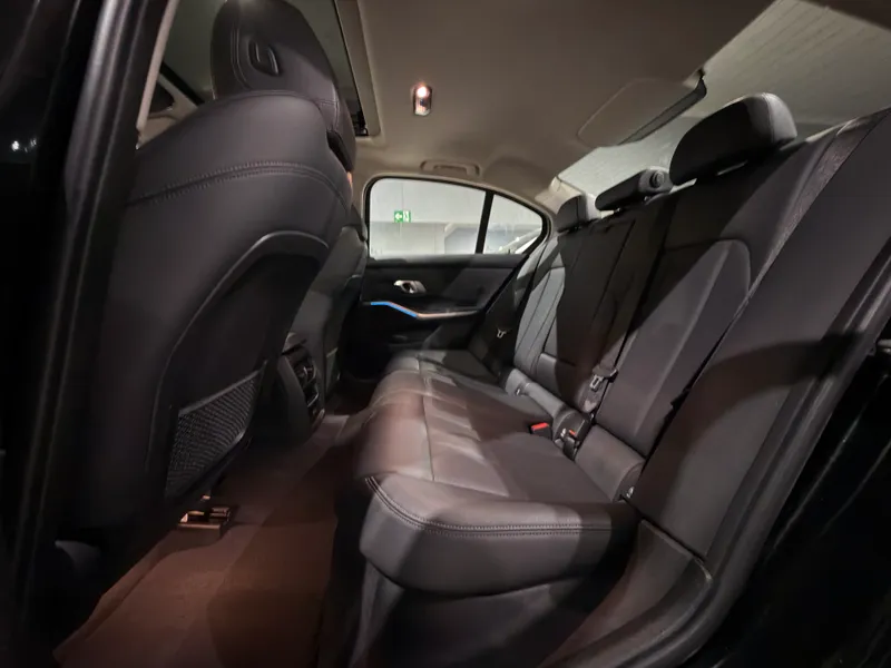 BMW 320i Preto