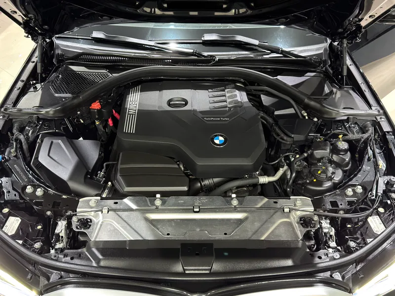 BMW 320i Preto