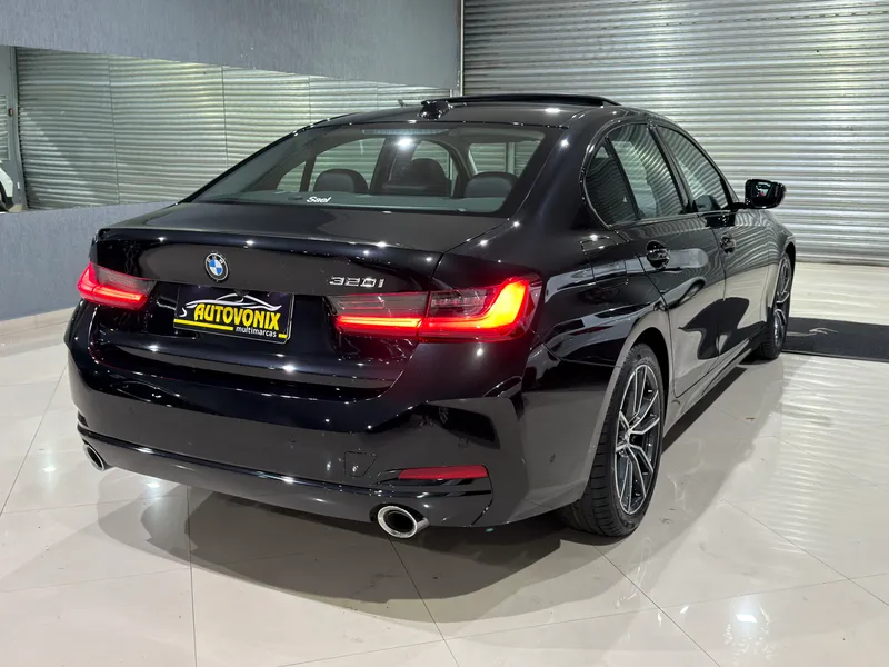 BMW 320i Preto