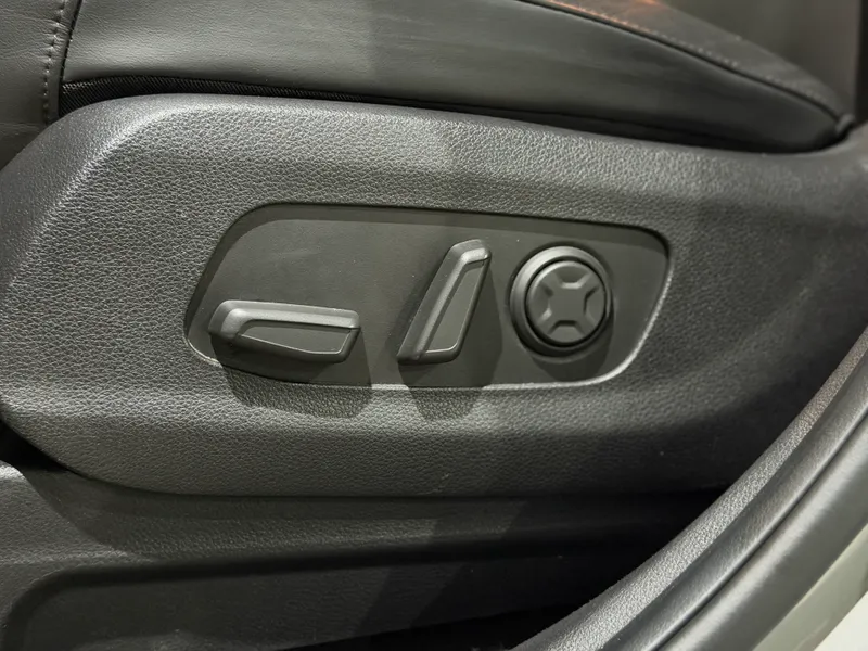 Kia Carnival Prata