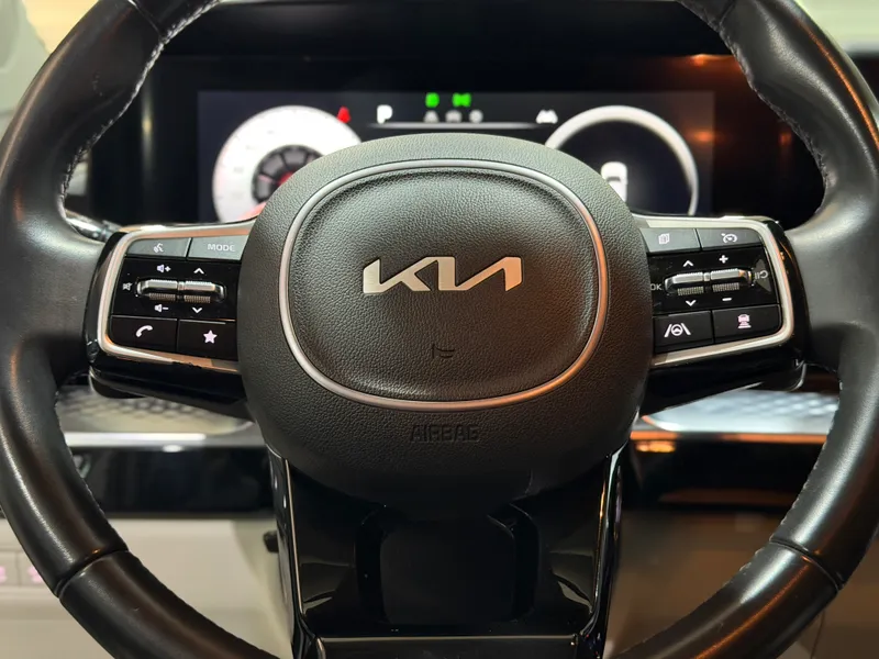 Kia Carnival Prata