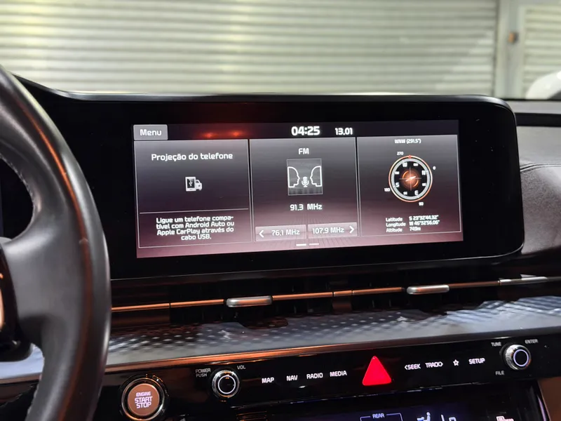 Kia Carnival Prata