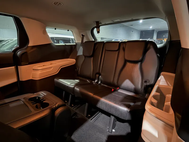 Kia Carnival Prata