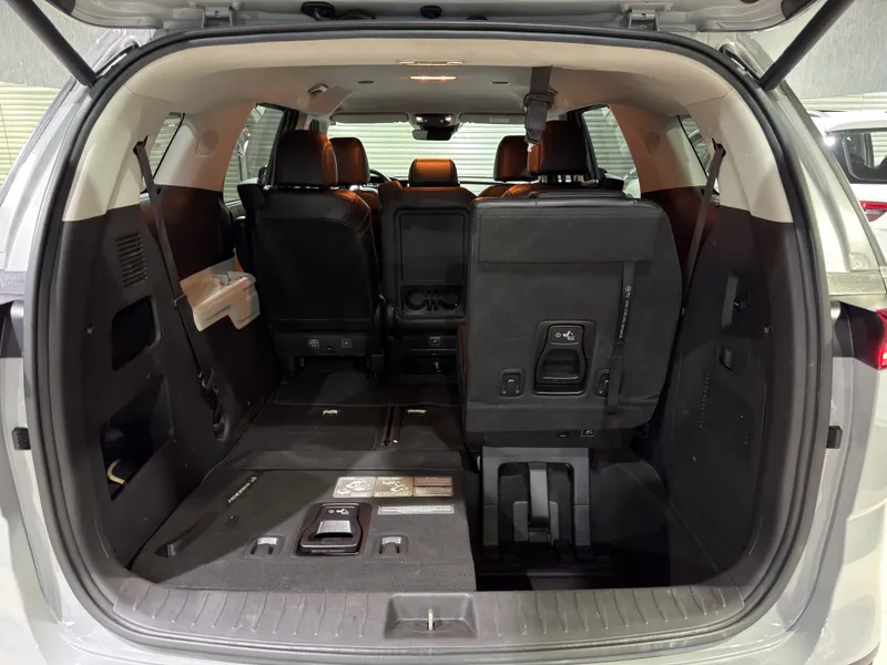 Kia Carnival Prata