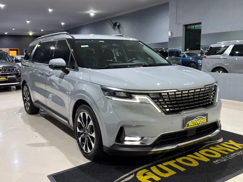 Kia Carnival Prata