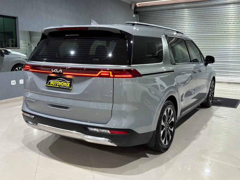 Kia Carnival Prata