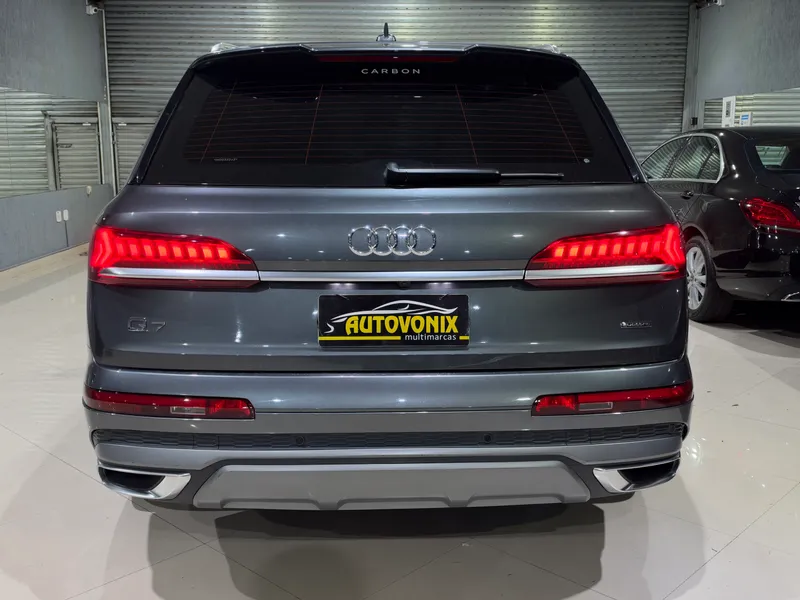 Audi Q7 Cinza