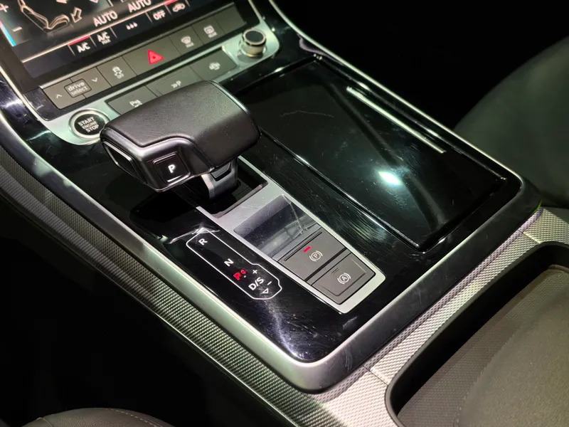 Audi Q7 Cinza