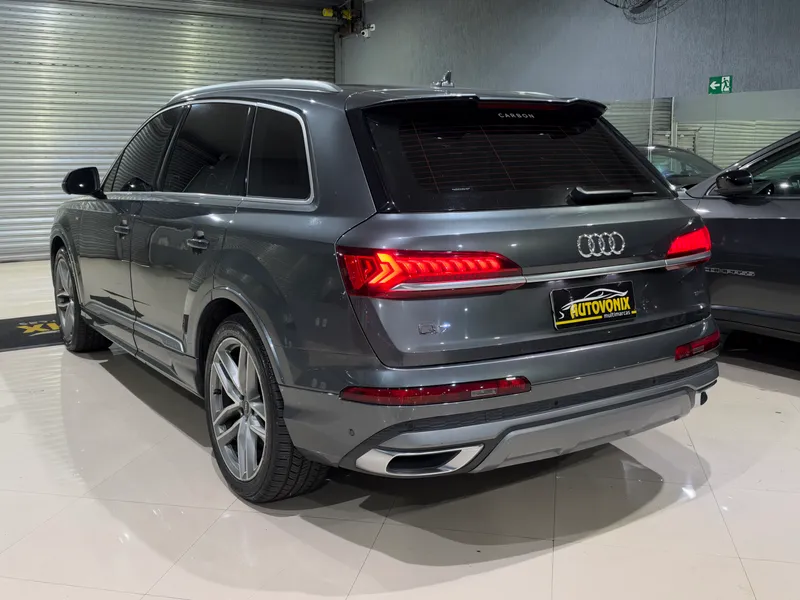 Audi Q7 Cinza