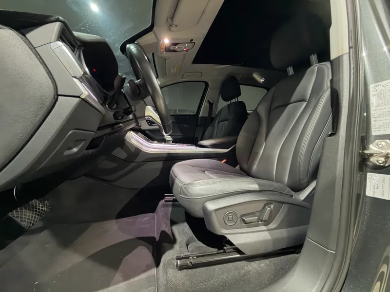 Audi Q7 Cinza