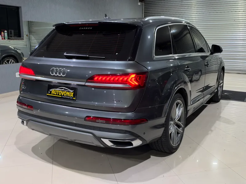 Audi Q7 Cinza