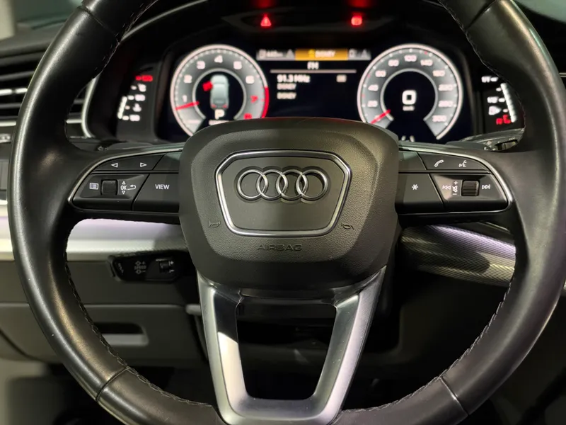 Audi Q7 Cinza