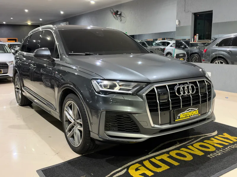 Audi Q7 Cinza
