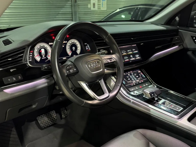 Audi Q7 Cinza