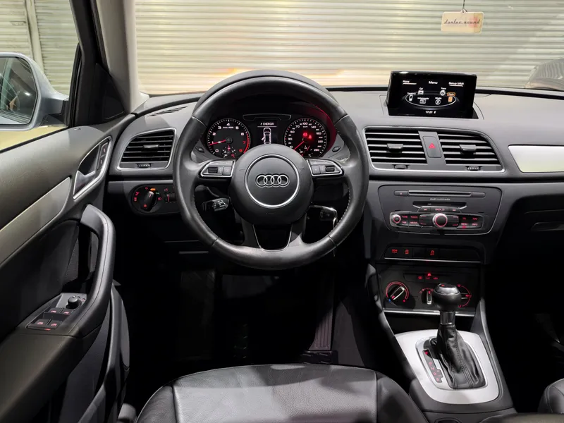 Audi Q3 Prata
