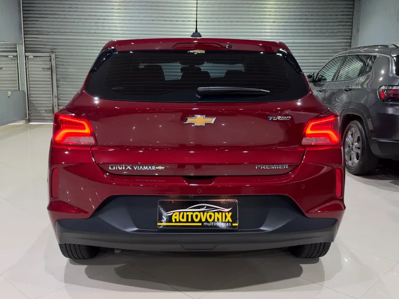 Chevrolet Onix Vermelho