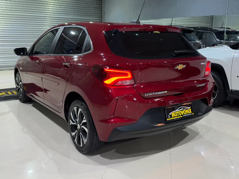 Chevrolet Onix Vermelho
