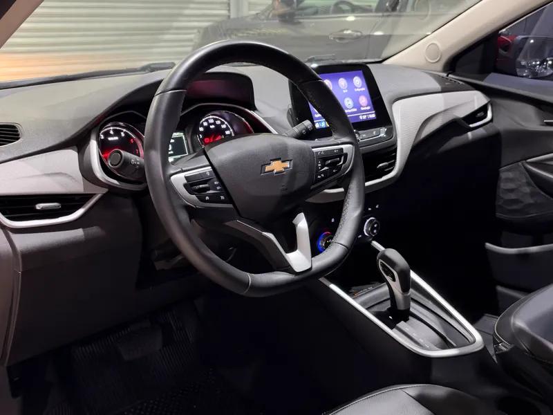 Chevrolet Onix Vermelho