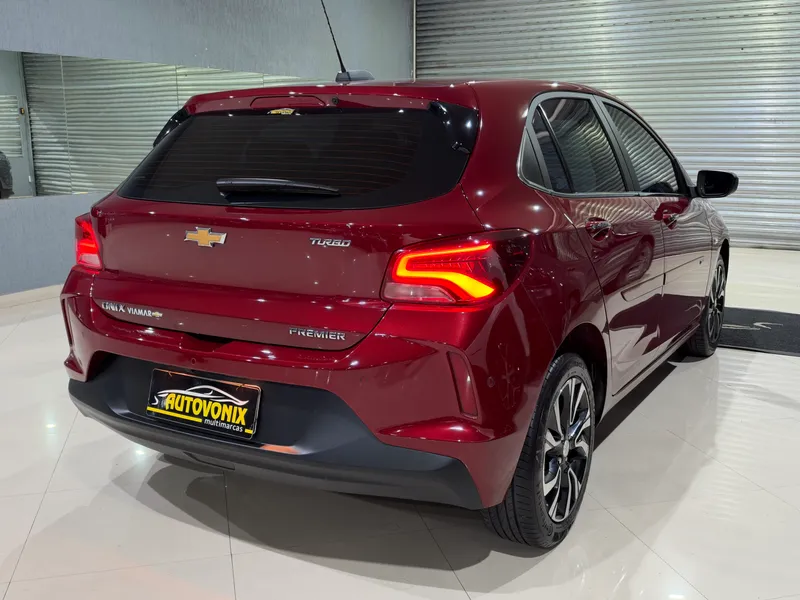 Chevrolet Onix Vermelho