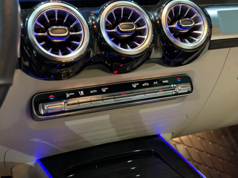 Mercedes Benz GLB 200 Azul