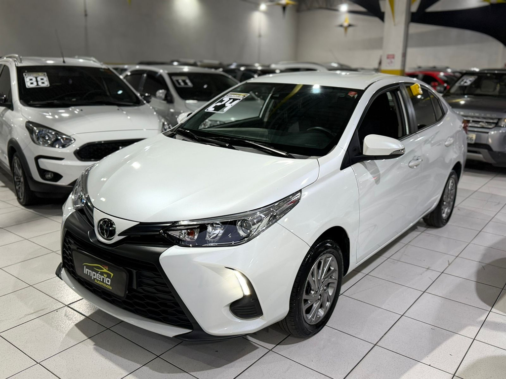 Toyota Yaris Sedan Branco