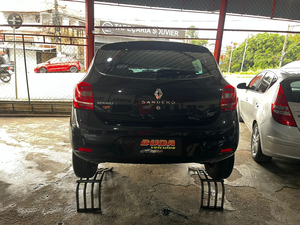 Renault Sandero Preto