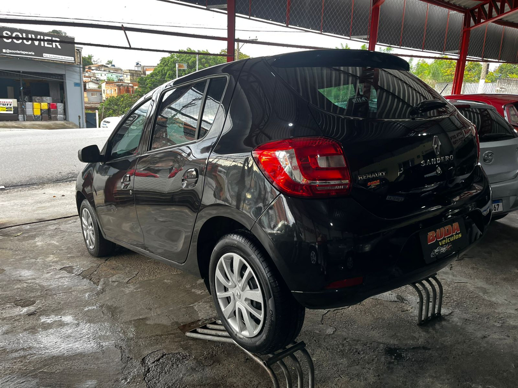 Renault Sandero Preto