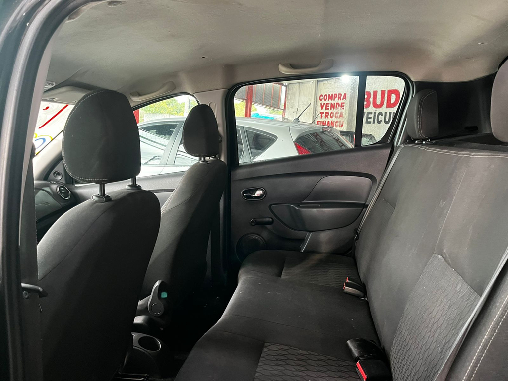 Renault Sandero Preto