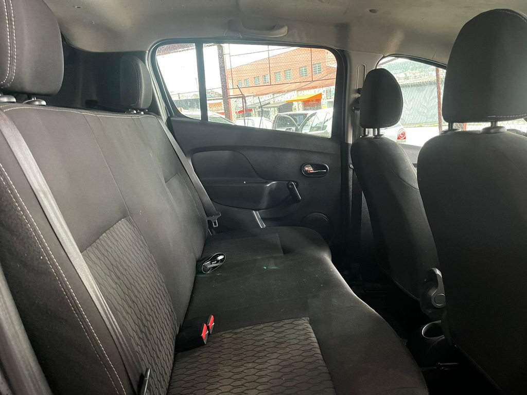 Renault Sandero Preto