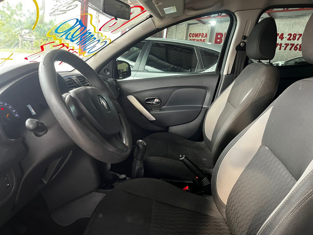 Renault Sandero Preto