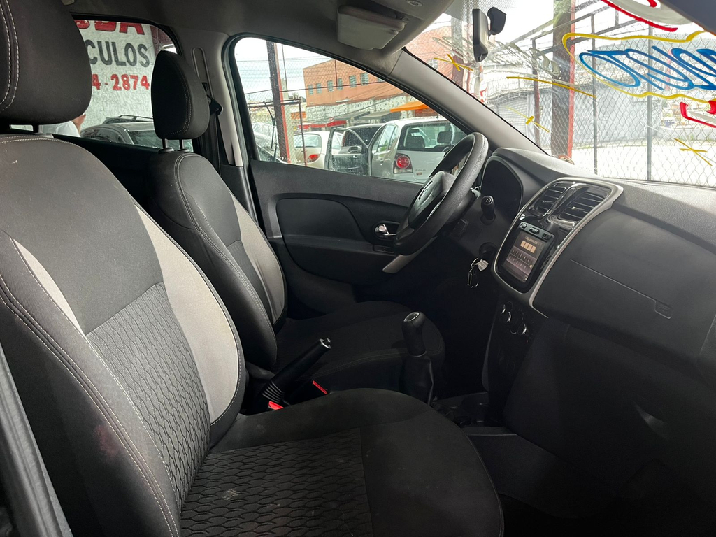 Renault Sandero Preto
