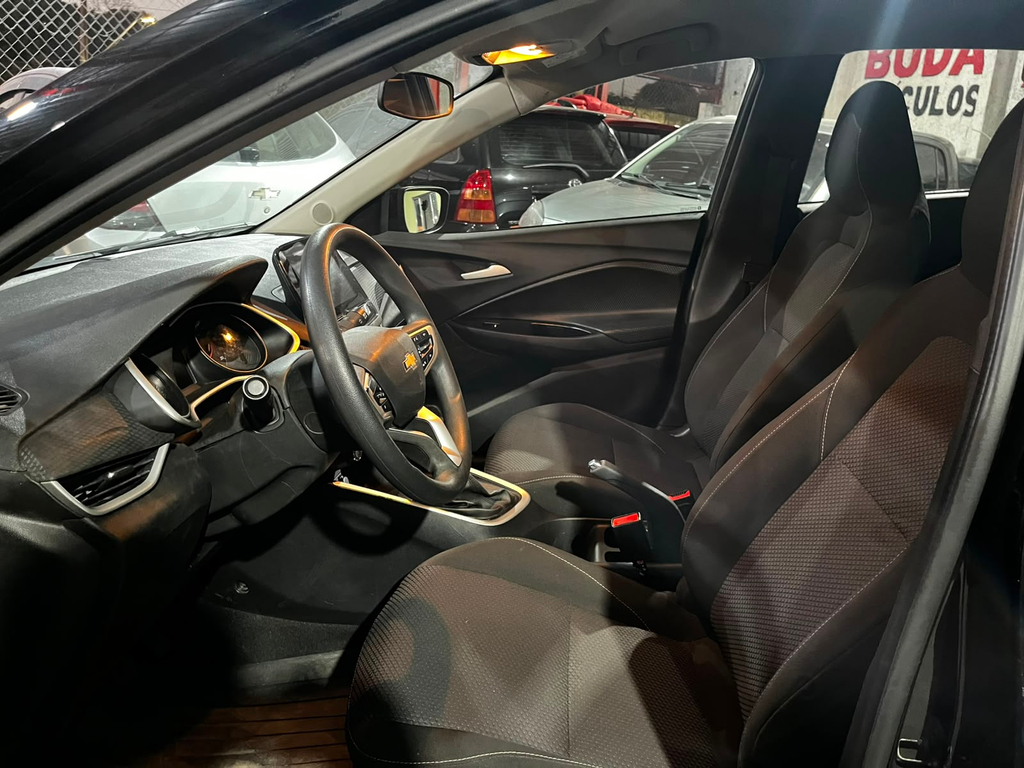 Chevrolet Onix Preto