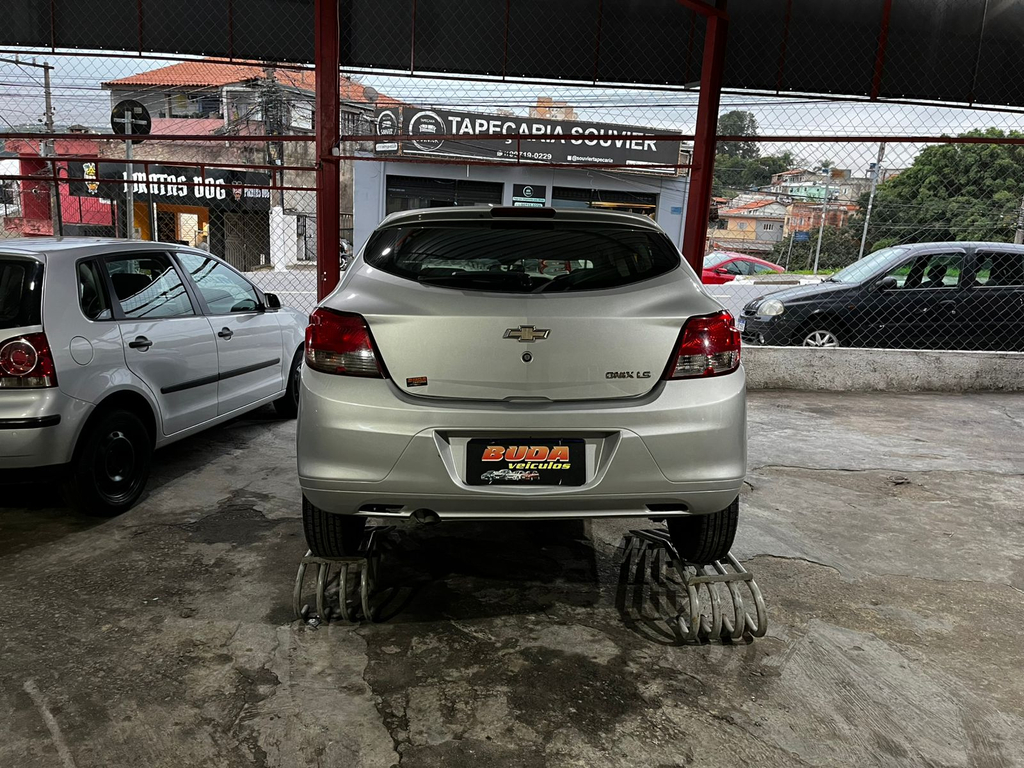 Chevrolet Onix Prata