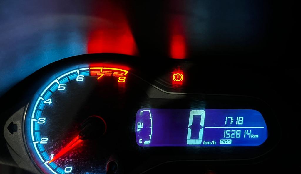 Chevrolet Onix Prata