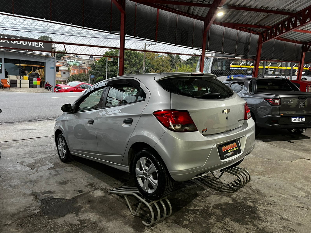 Chevrolet Onix Prata
