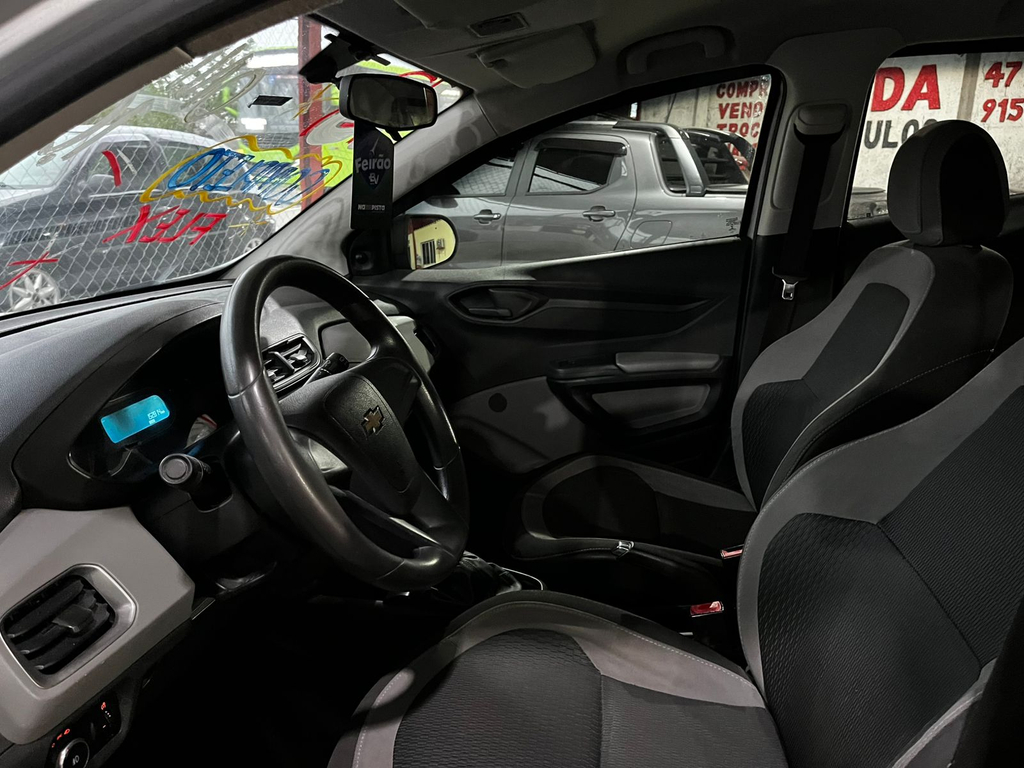 Chevrolet Onix Prata