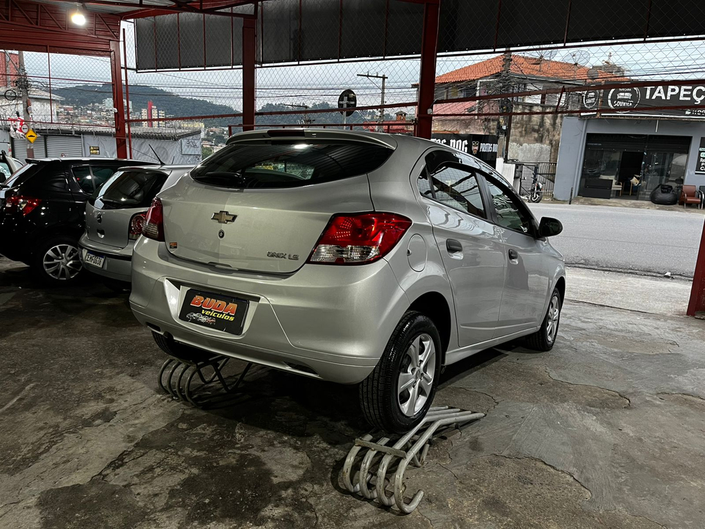Chevrolet Onix Prata