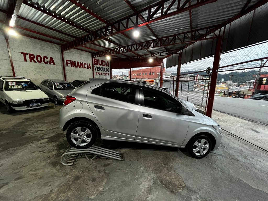Chevrolet Onix Prata