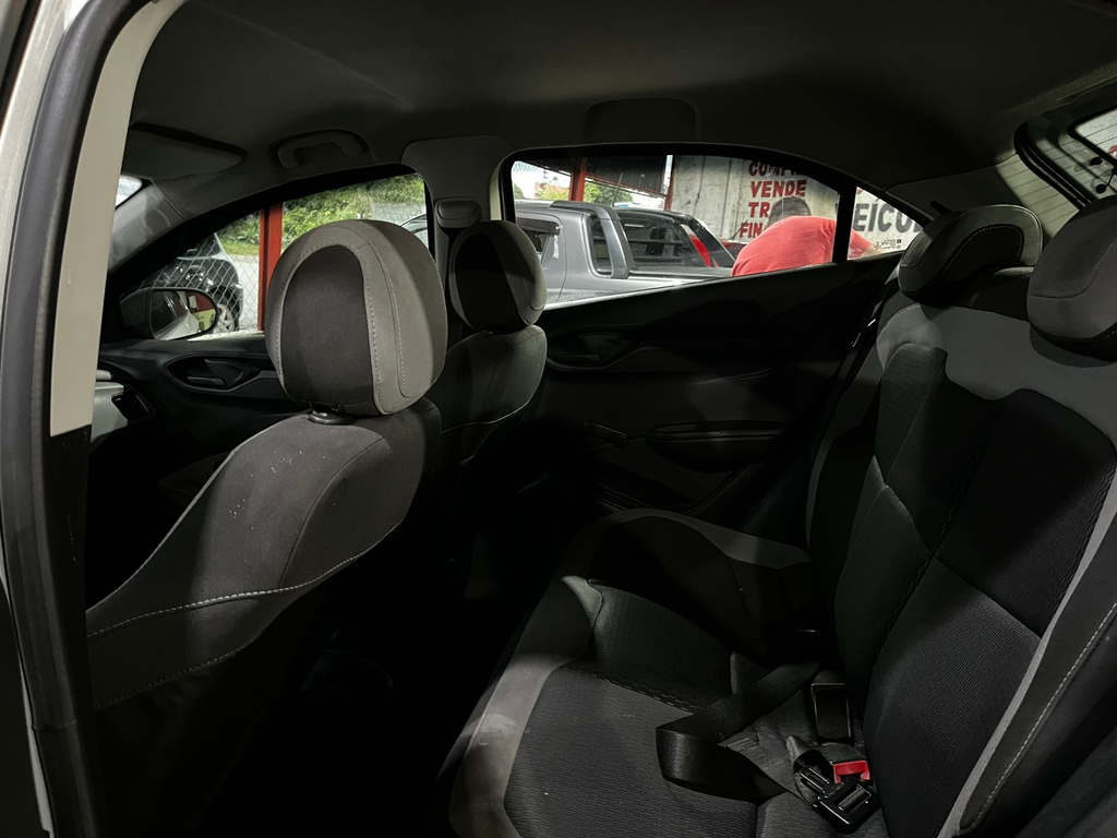 Chevrolet Onix Prata