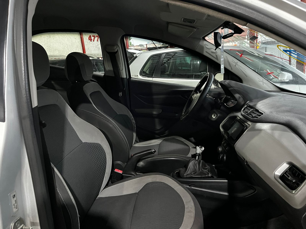 Chevrolet Onix Prata