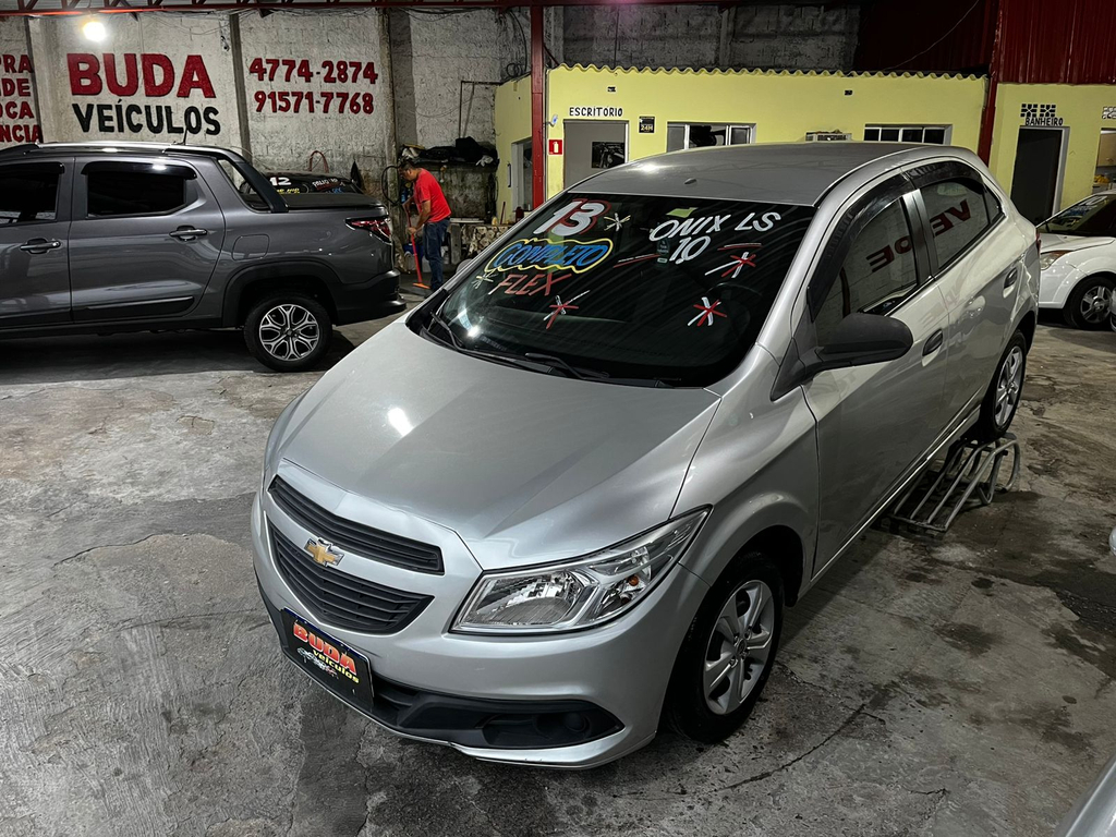 Chevrolet Onix Prata