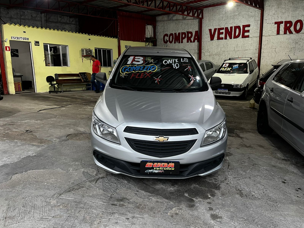 Chevrolet Onix Prata