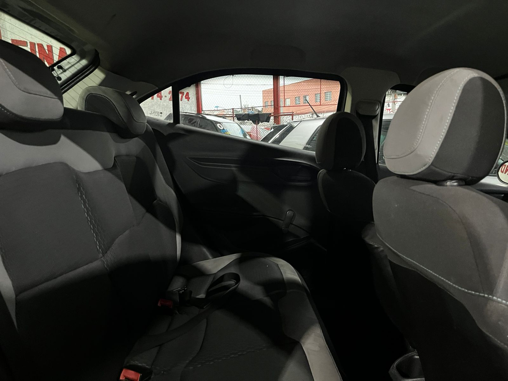 Chevrolet Onix Prata