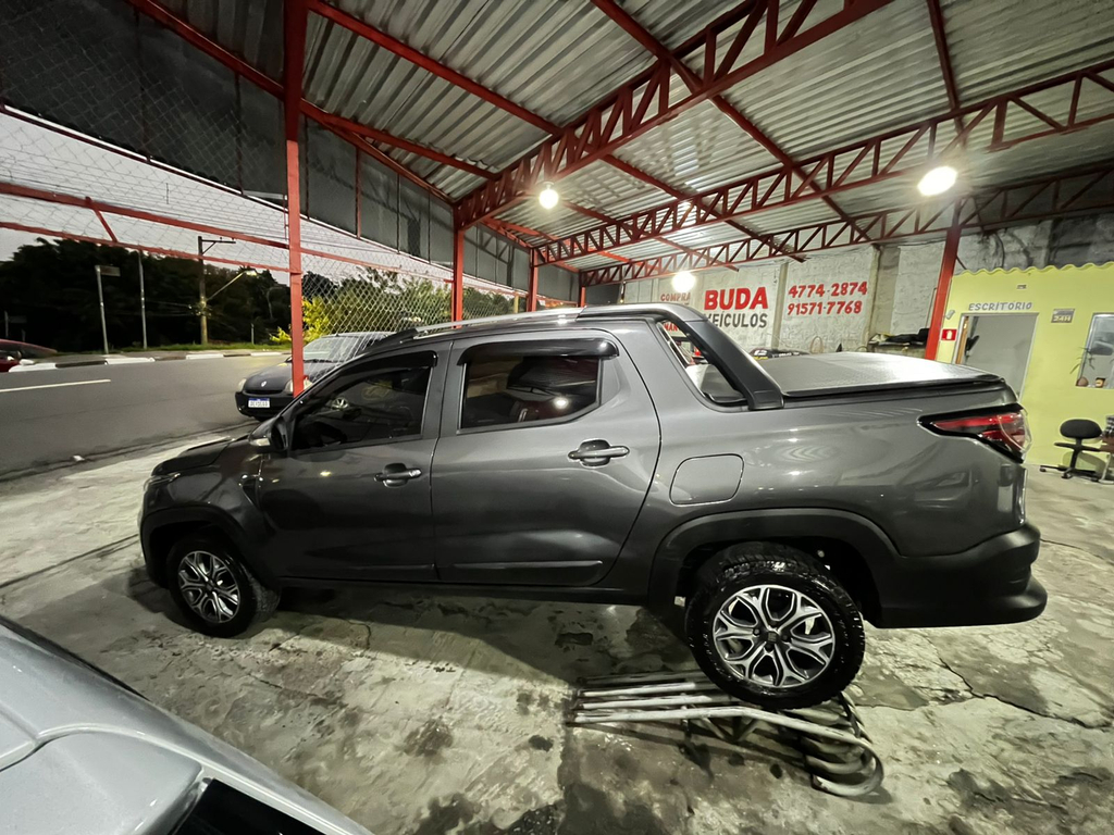 Fiat Strada Volcano Cinza