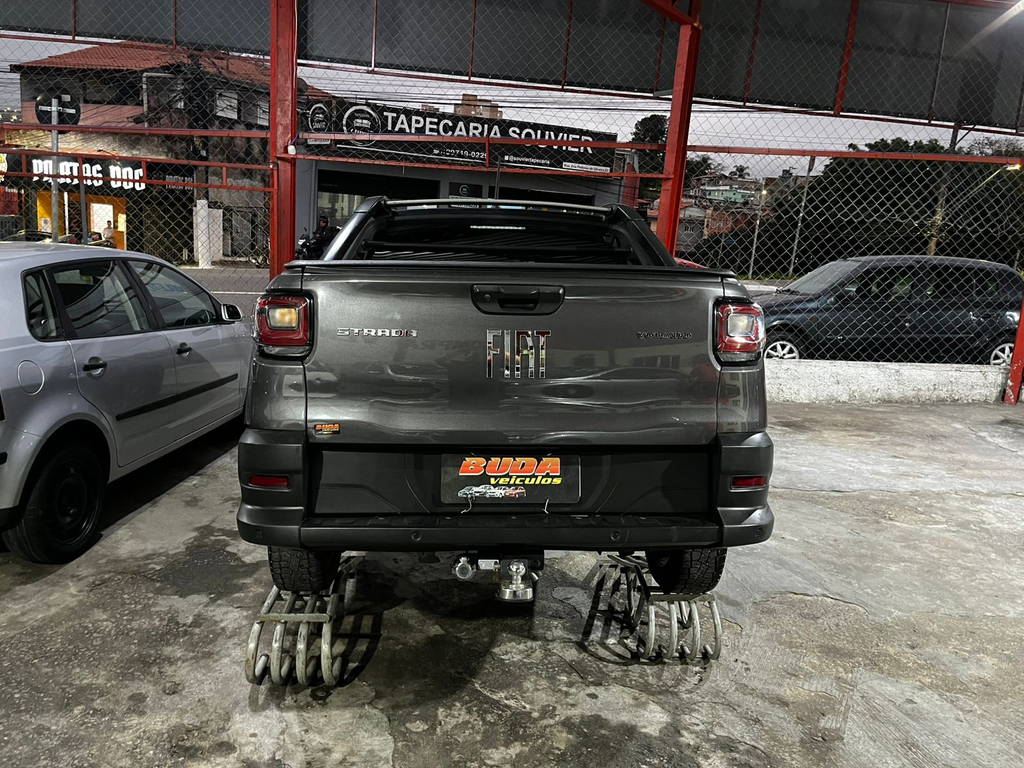Fiat Strada Volcano Cinza